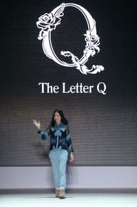 The Letter Q026